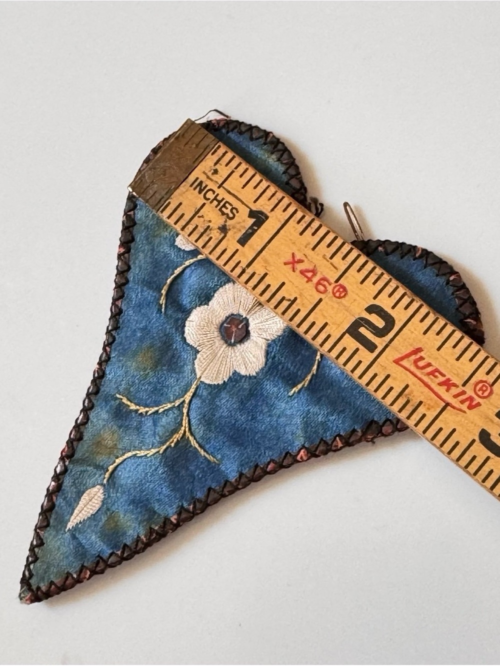 Antique Silk Embroidered Heart Scissor Case Pouch Victorian Chatelaine Sewing - Picture 4 of 14